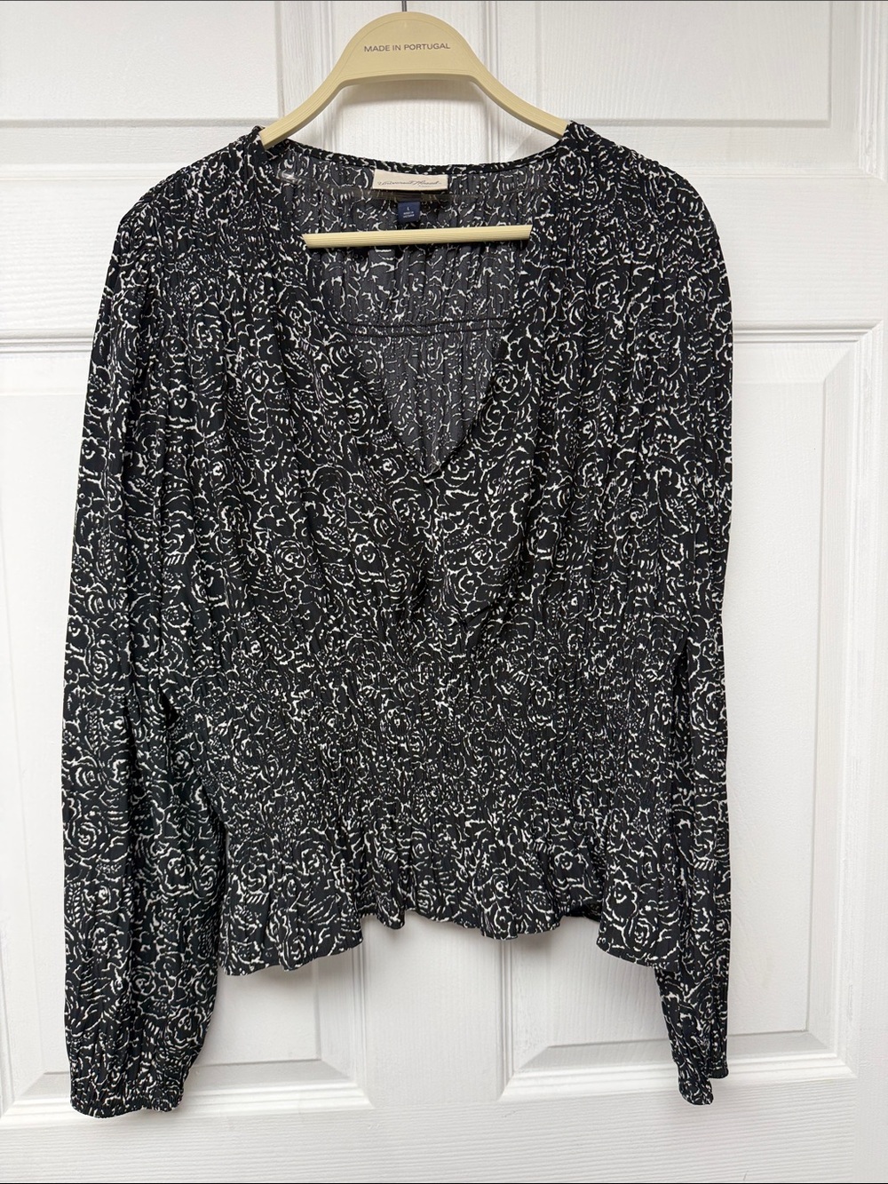 Universal Thread Black Floral V-Neck Peplum Blouse